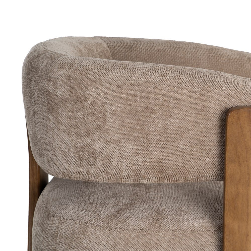 Fauteuil Koga en tissu marron et accoudoirs en bois - vue 2 | Square Paris