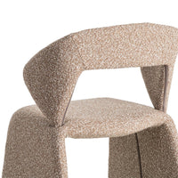 Chaise Chisa en tissu bouclette, dossier enveloppant - vue 7 | Square Paris