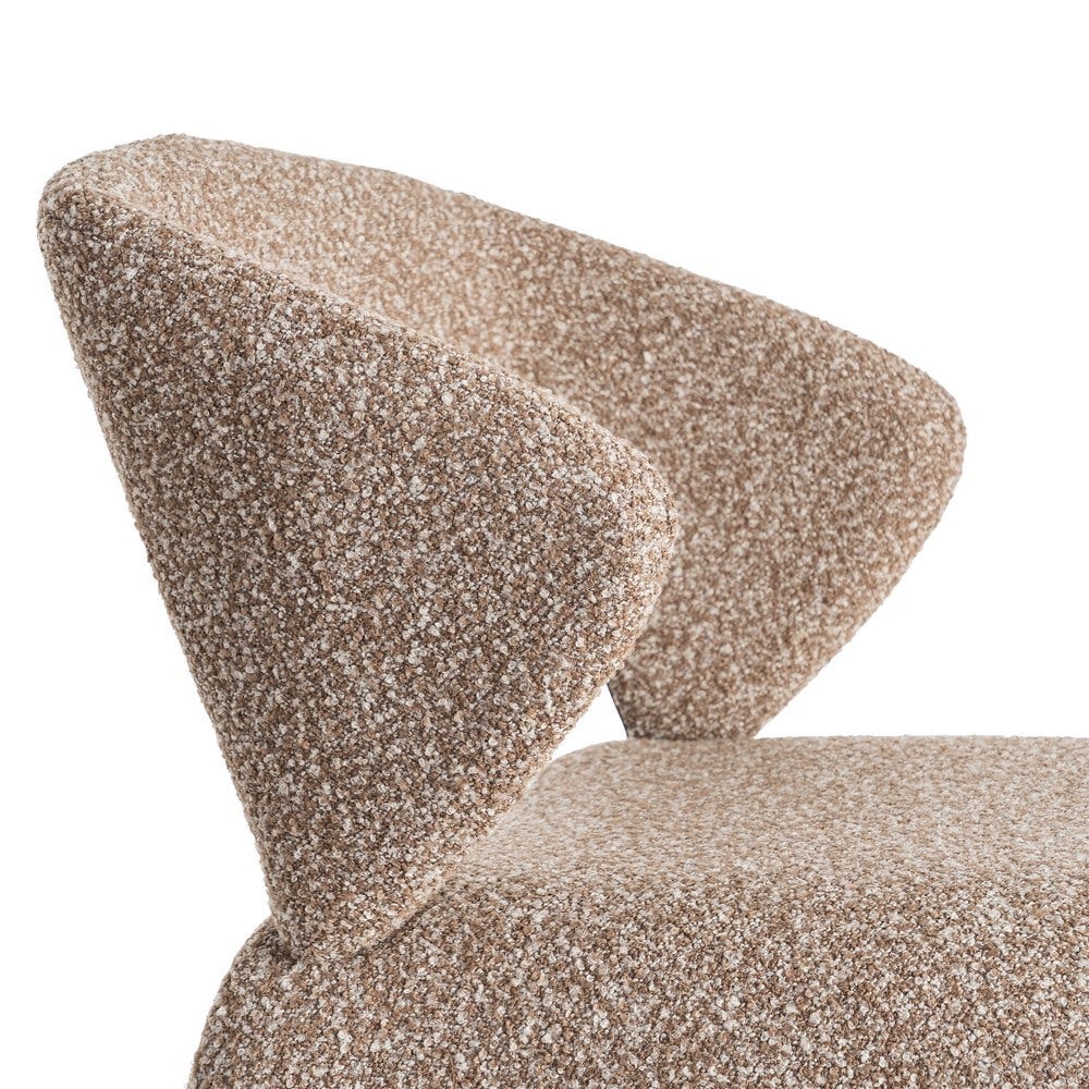 Chaise Chisa en tissu bouclette, dossier enveloppant - vue 8 | Square Paris